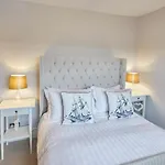 Host & Stay - Henderson House