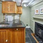 Host & Stay - Henderson House