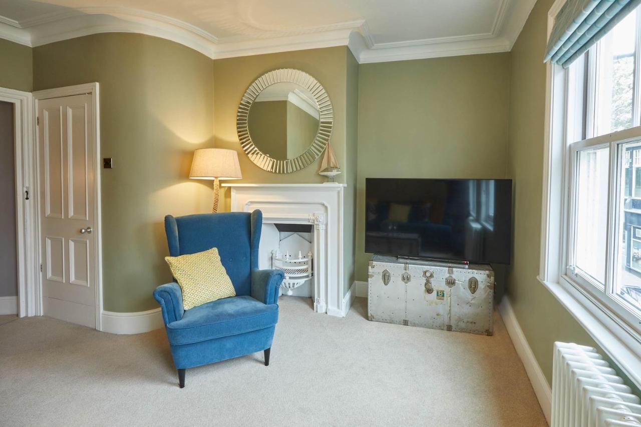 Host & - Henderson House *